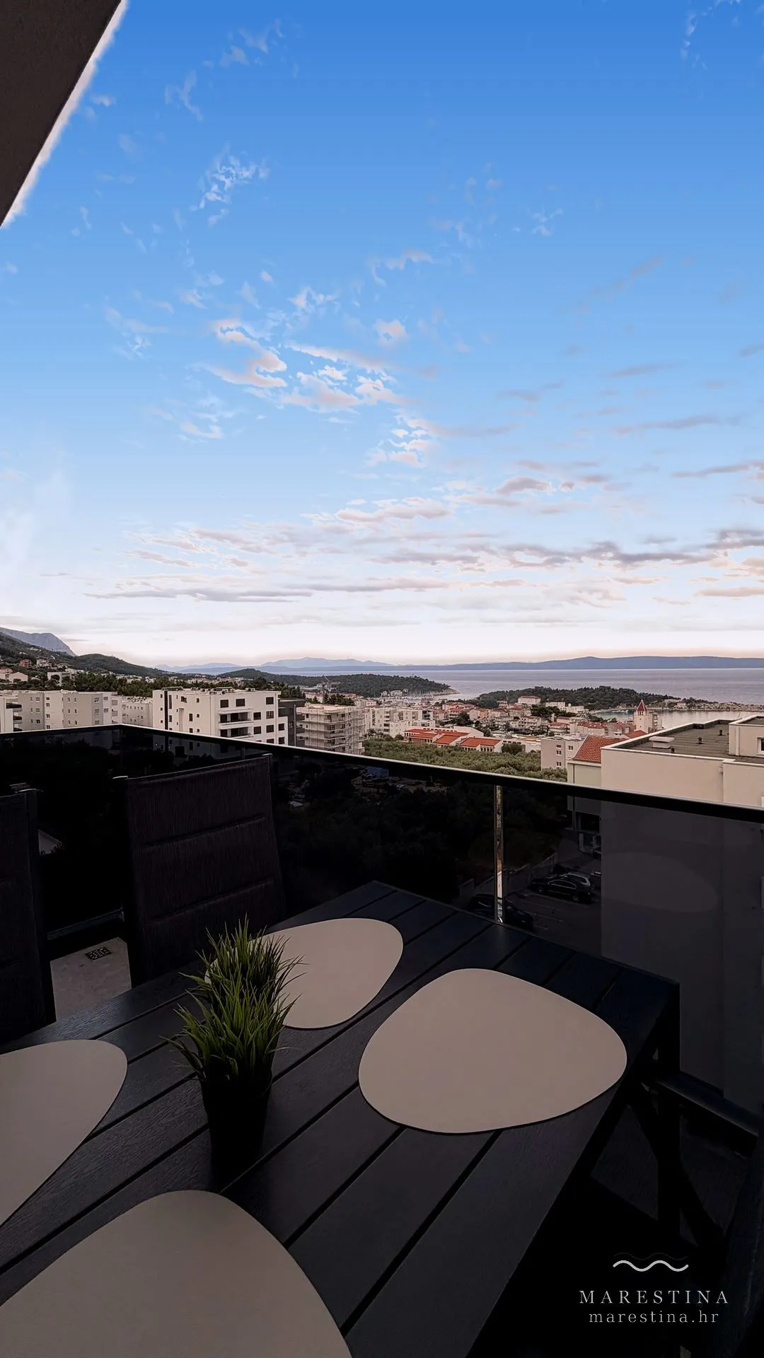 The extra-large balcony with full sea view