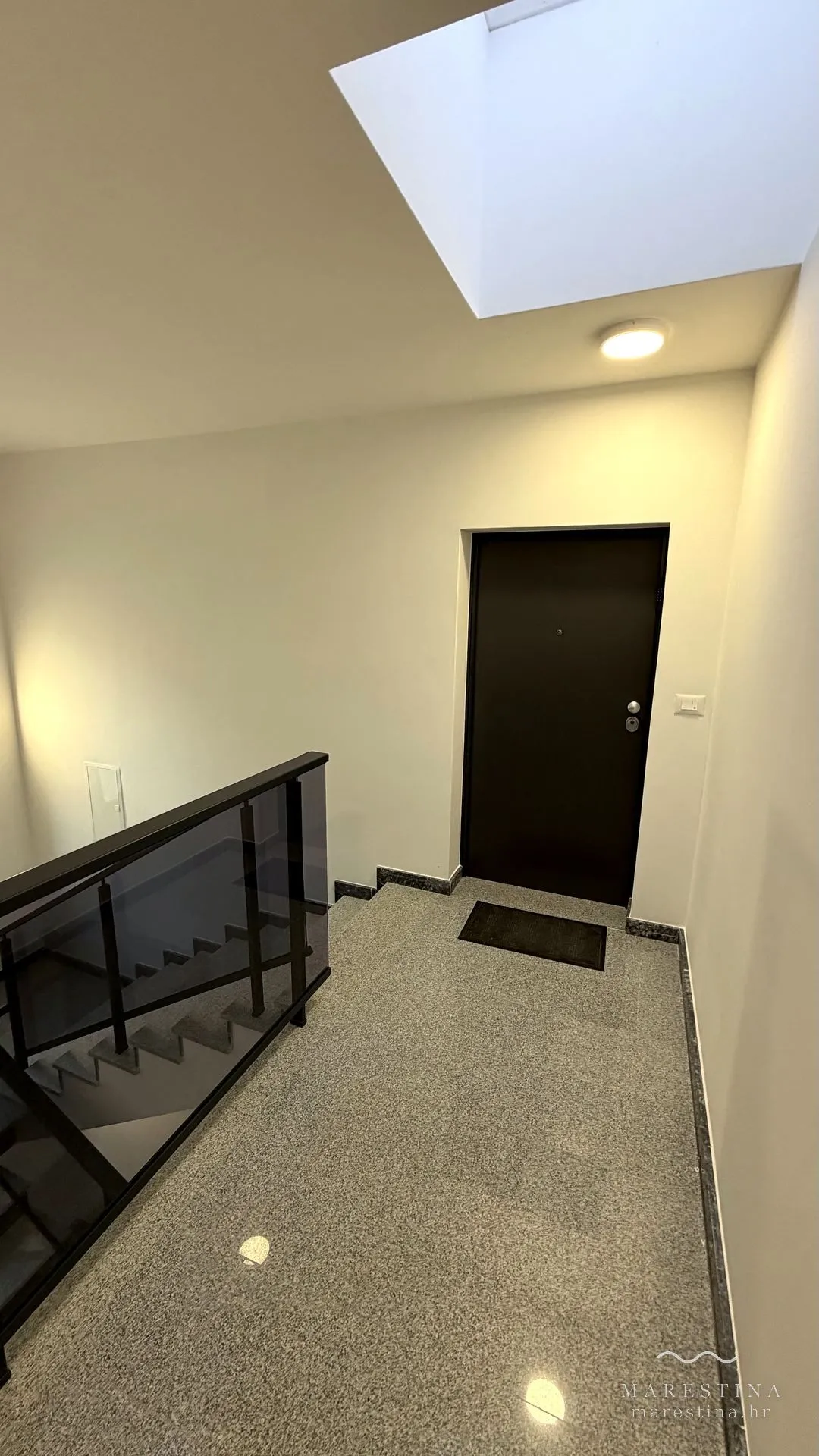 Building landing with lift and step-free access to the apartment
